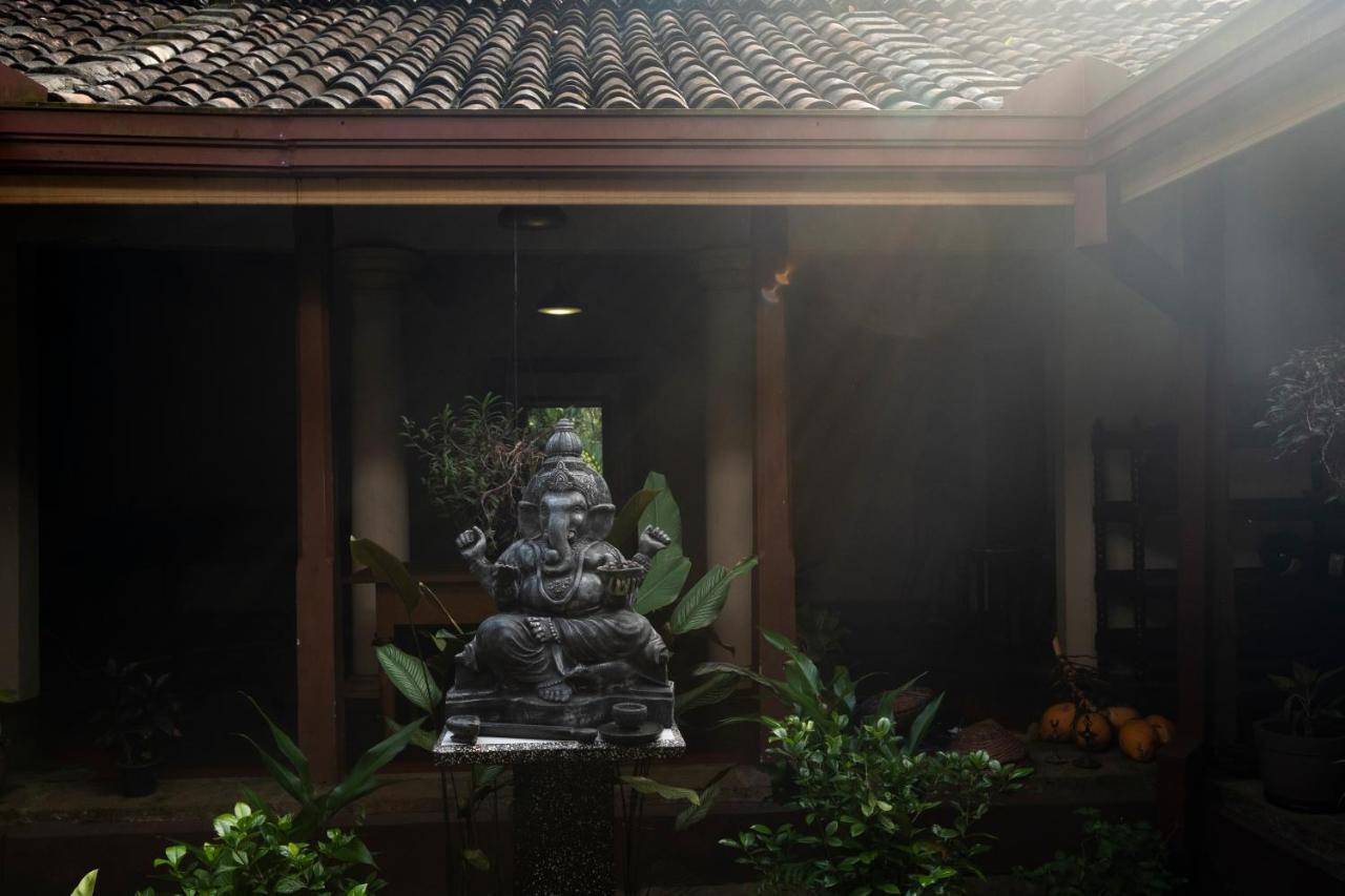 Gileemale Walawwa & Estate Hotel Ratnapura Exterior photo